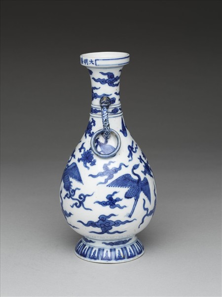 青花雲鳳紋獸耳瓶