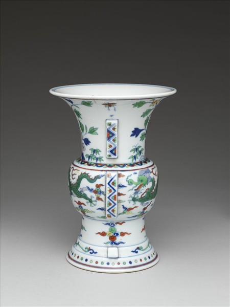 鬥彩花卉龍紋尊