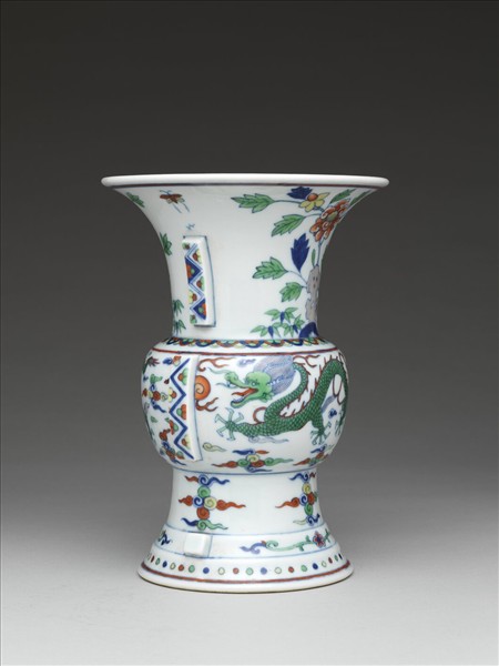 鬥彩花卉龍紋尊