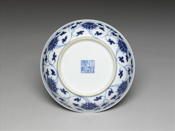 青花番蓮紋盤