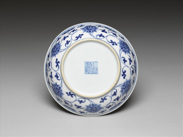 青花番蓮紋盤