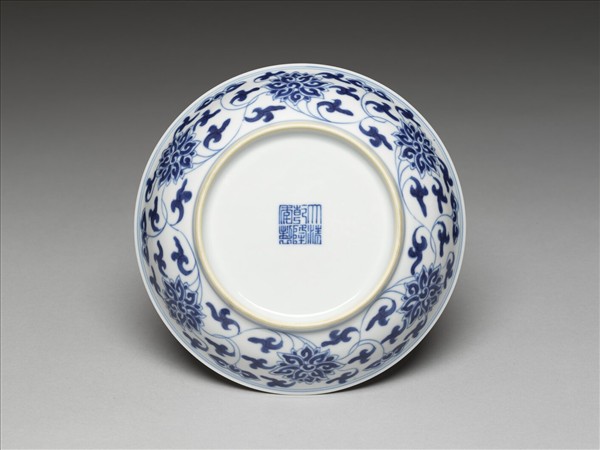 青花番蓮紋盤