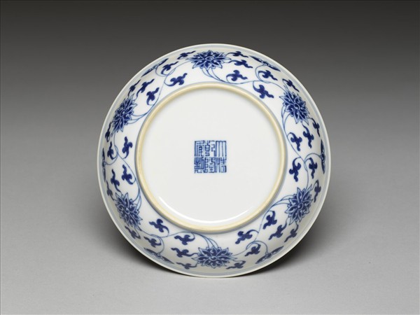 青花番蓮紋盤