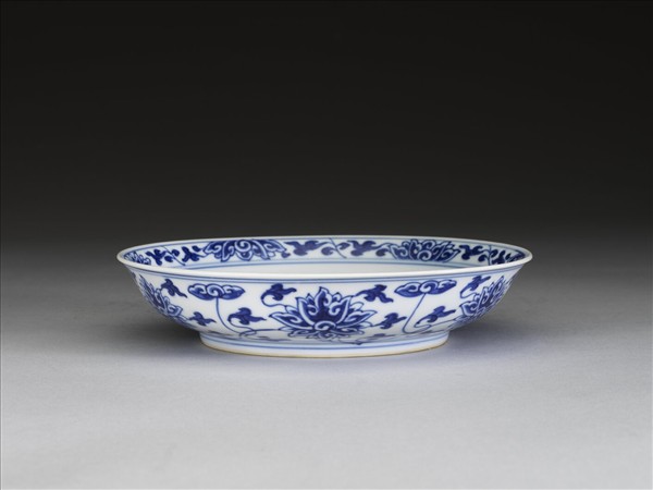 青花番蓮紋盤