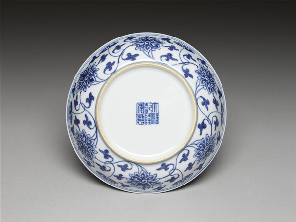 青花番蓮紋盤