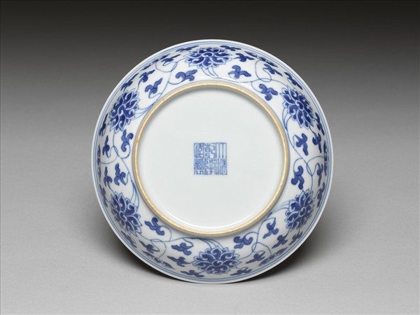 青花番蓮紋盤