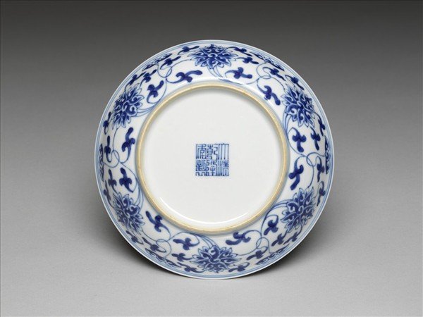 青花番蓮紋盤