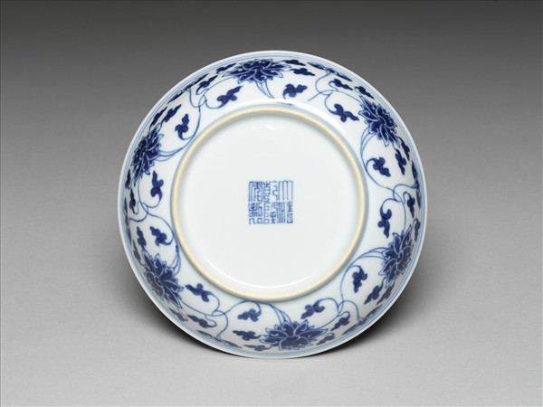 青花番蓮紋盤