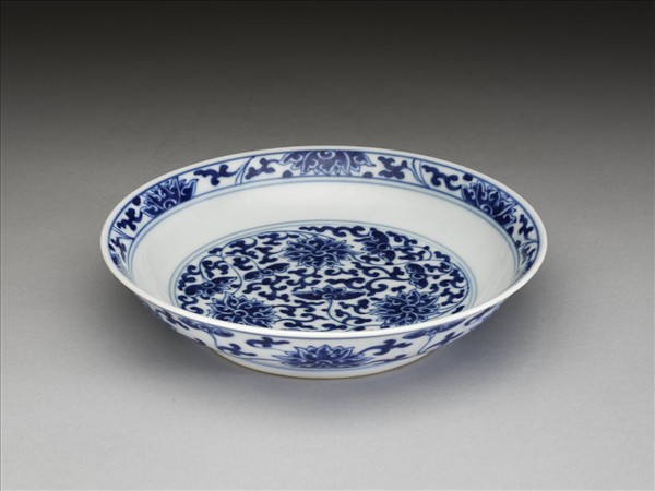 青花番蓮紋盤