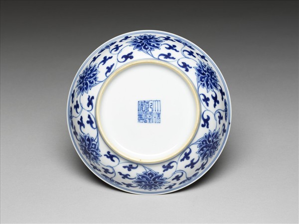 青花番蓮紋盤