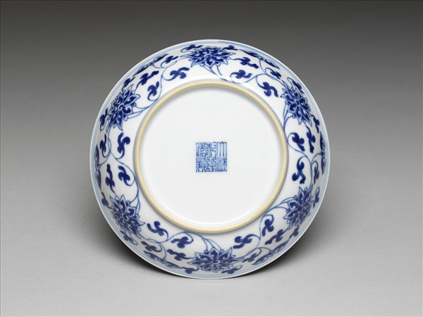 青花番蓮紋盤