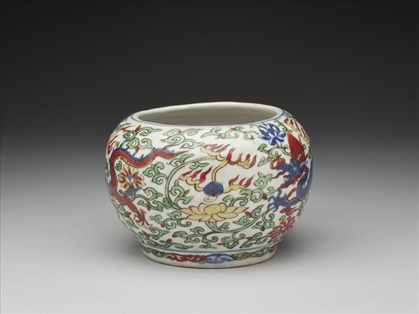 五彩雙龍戲珠紋蓋罐