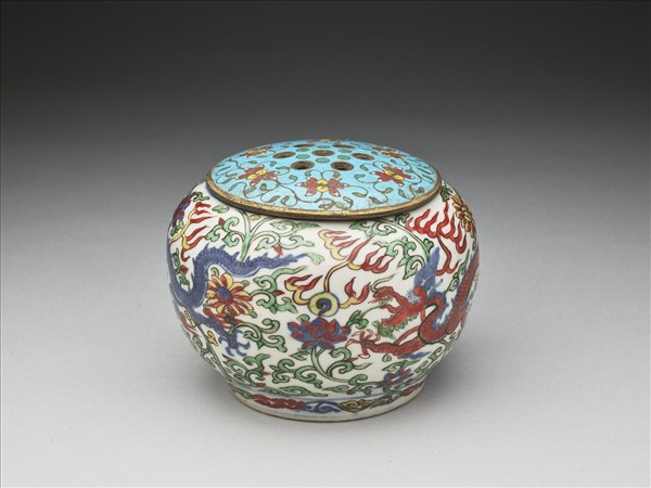 五彩雙龍戲珠紋蓋罐