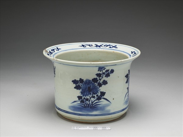 青花四季花卉紋花盆
