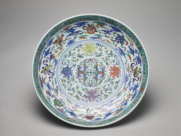 鬥彩番蓮八寶紋盤