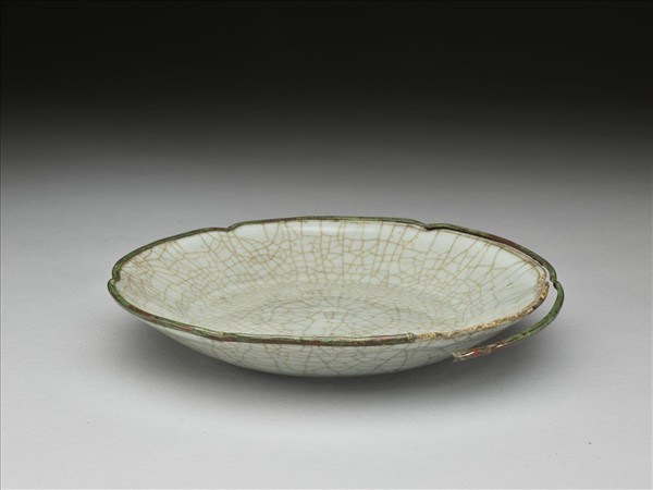 南宋官窯 青瓷葵口碟