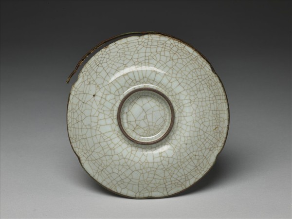 南宋官窯 青瓷葵口碟