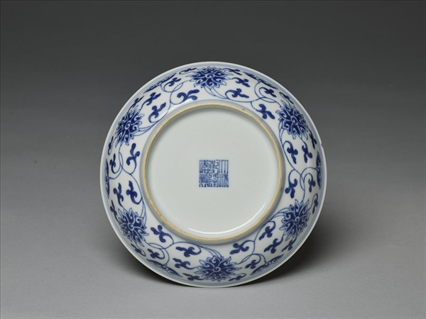 青花番蓮紋盤