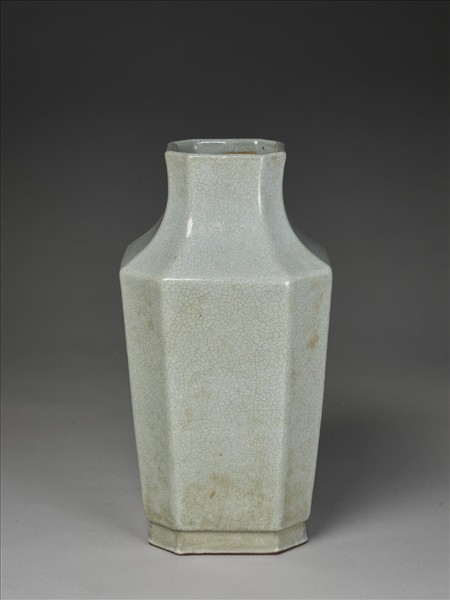 青瓷八方瓶