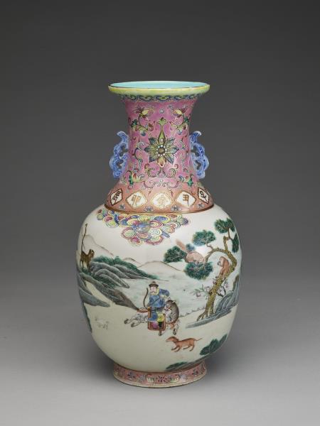 粉彩十二生肖圖瓶