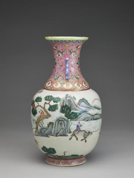 粉彩十二生肖圖瓶