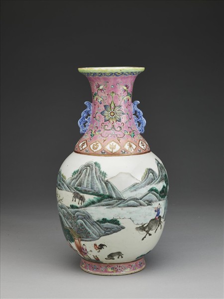 粉彩十二生肖圖瓶