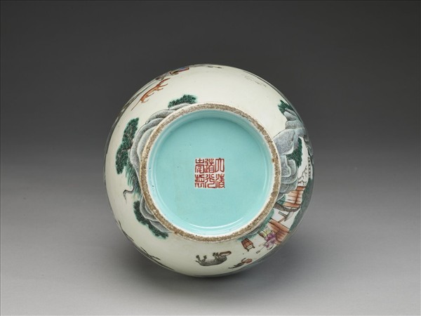 粉彩十二生肖圖瓶