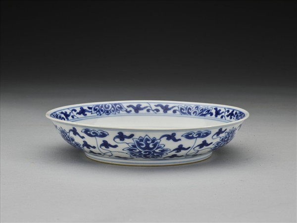 青花番蓮紋盤
