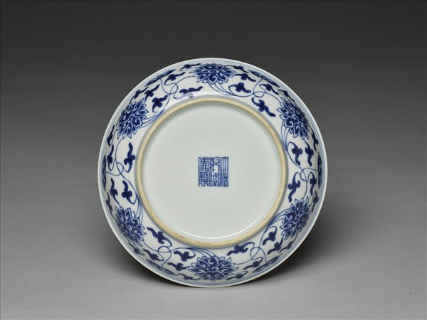 青花番蓮紋盤