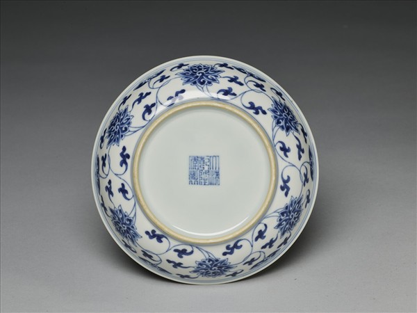 青花番蓮紋盤