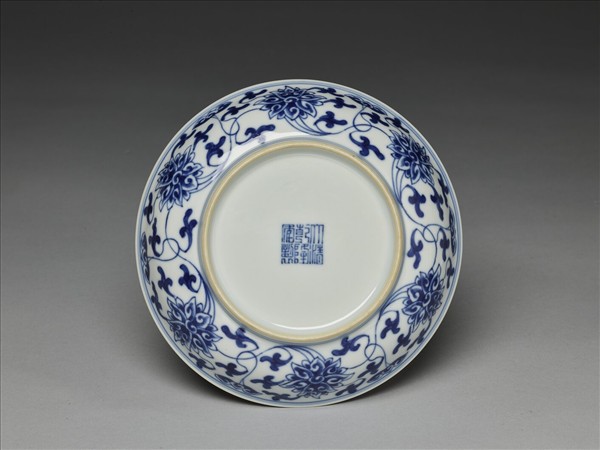 青花番蓮紋盤