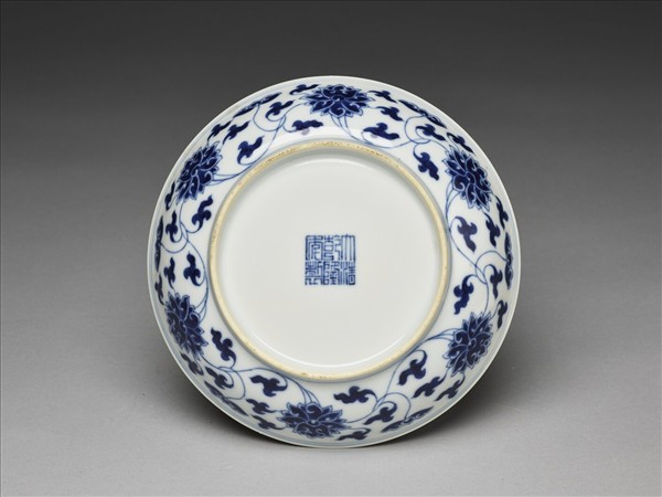 青花番蓮紋盤