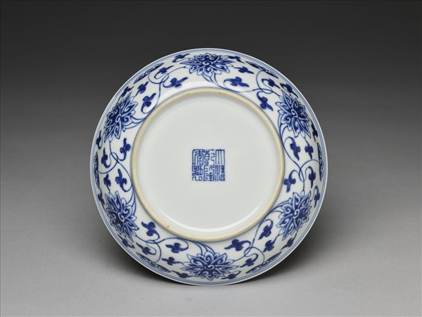 青花番蓮紋盤