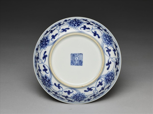 青花番蓮紋盤