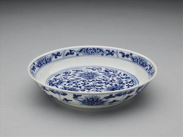 青花番蓮紋盤