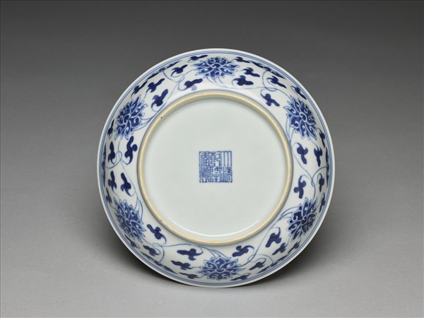 青花番蓮紋盤