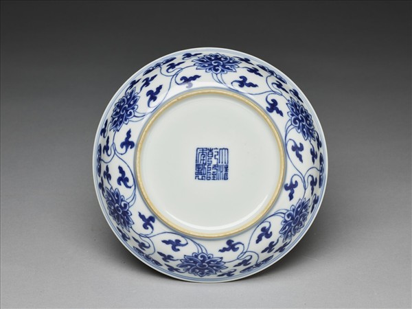 青花番蓮紋盤