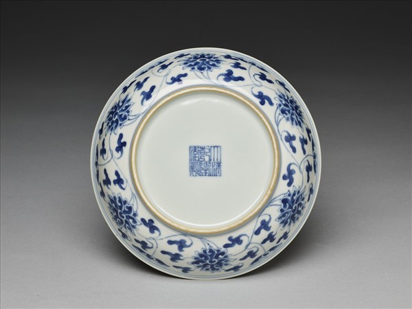 青花番蓮紋盤