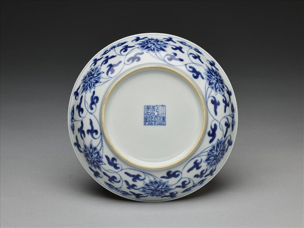 青花番蓮紋盤