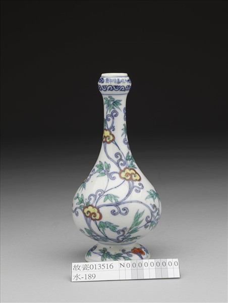 鬥彩靈芝紋蒜頭瓶