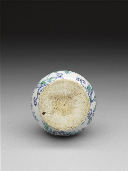 鬥彩靈芝紋蒜頭瓶