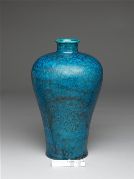 孔雀綠釉番蓮紋梅瓶