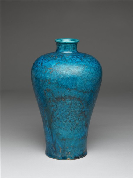 孔雀綠釉番蓮紋梅瓶