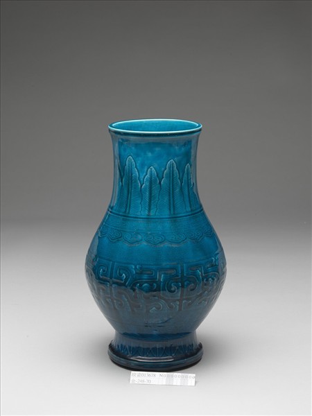 孔雀綠釉蕉葉夔紋瓶