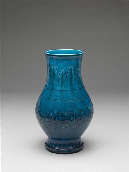 孔雀綠釉蕉葉夔紋瓶