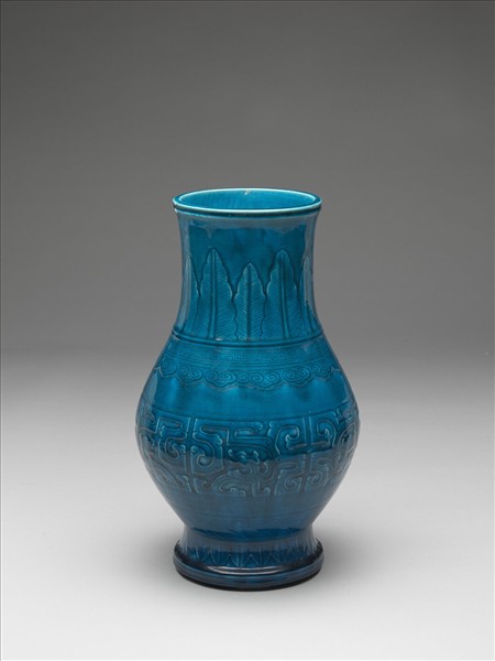 孔雀綠釉蕉葉夔紋瓶