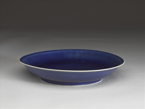 霽青釉暗花雲龍紋盤