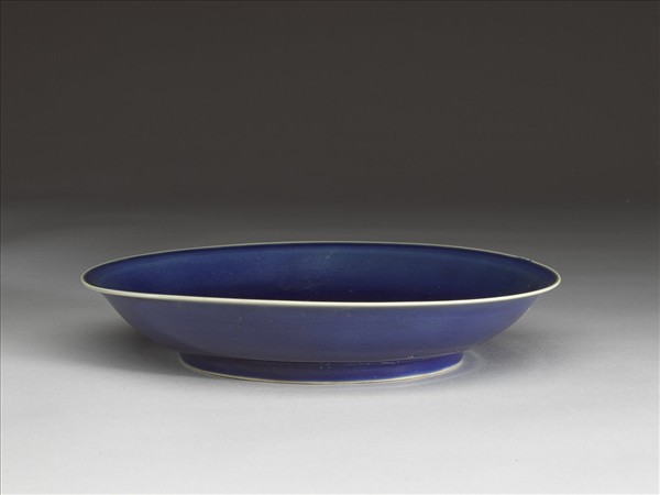 霽青釉暗花雲龍紋盤