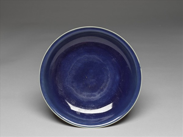 霽青釉暗花雲龍紋盤