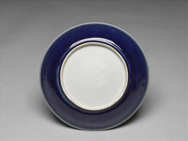 霽青釉暗花雲龍紋盤